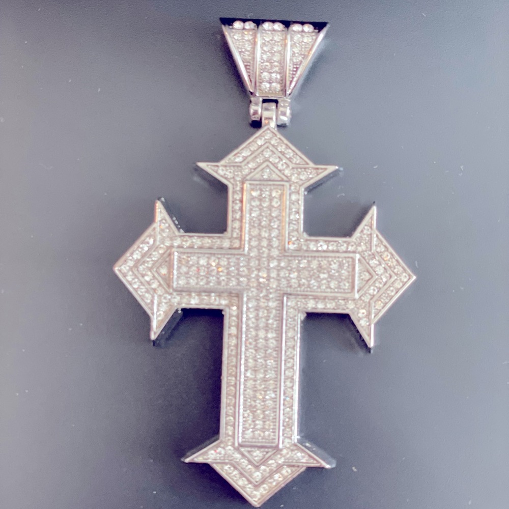🔥🔥Men’s cross medallions 🔥🔥